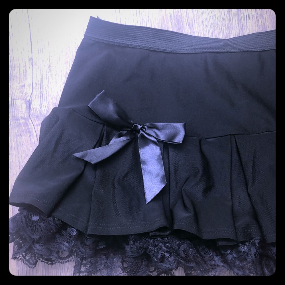 Black pleated skirt